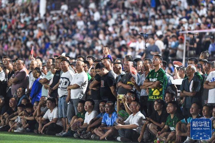 关于赛场上，一场势均力敌的对决掀起观众热情的信息