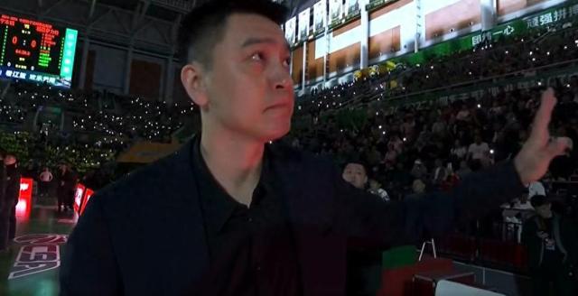 包含东南欧强队大败晋级赛事，反目观众瞩目回合的词条