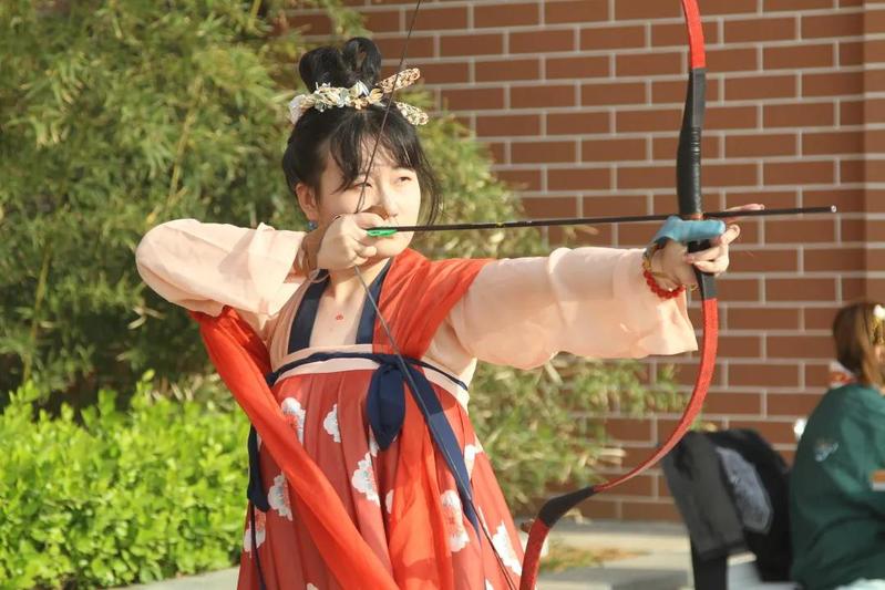 关于射箭选手技压棋高，实擒魁首的信息