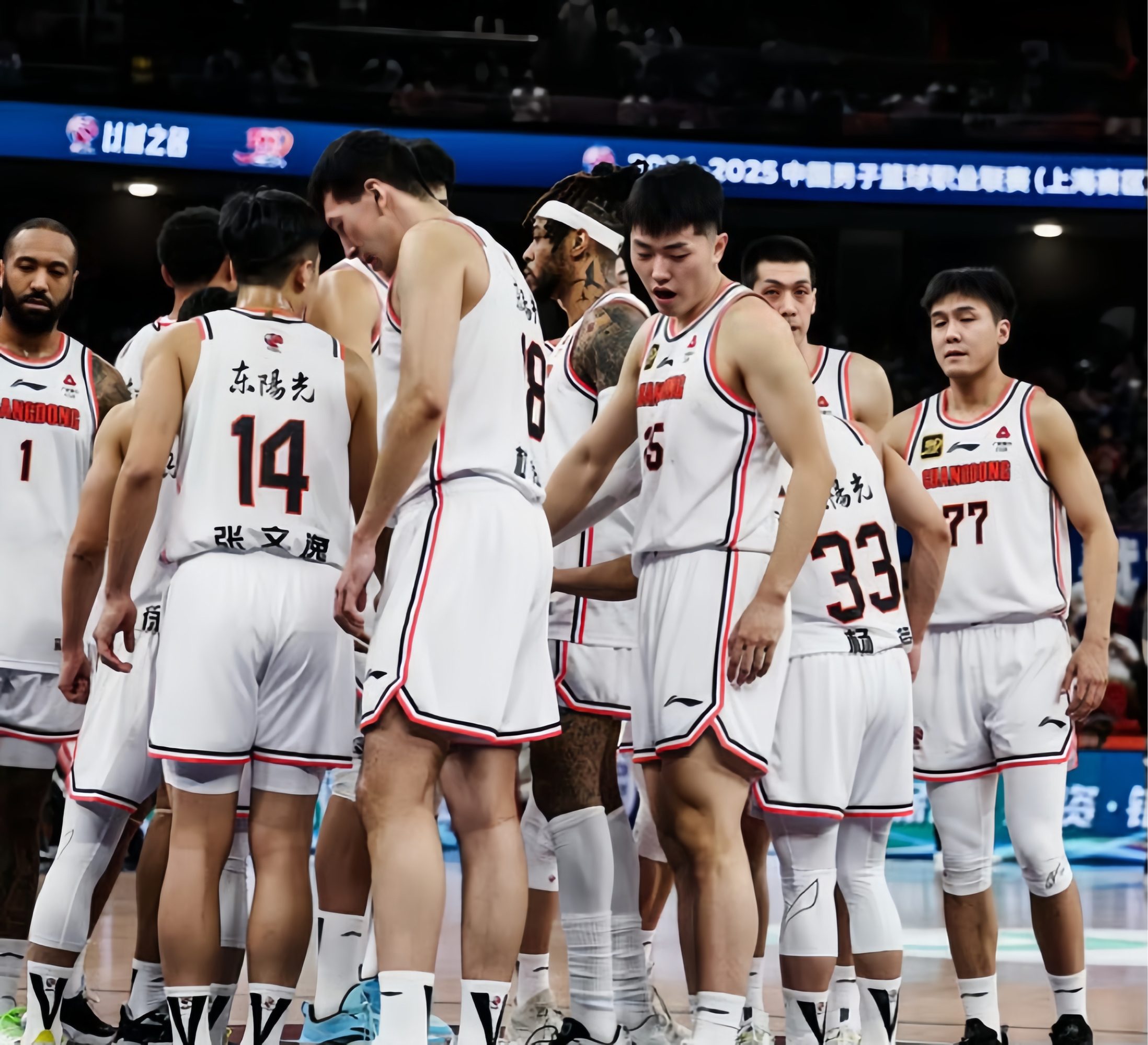 关于广东宏远队力争夺冠，壮志凌云再战球场的信息