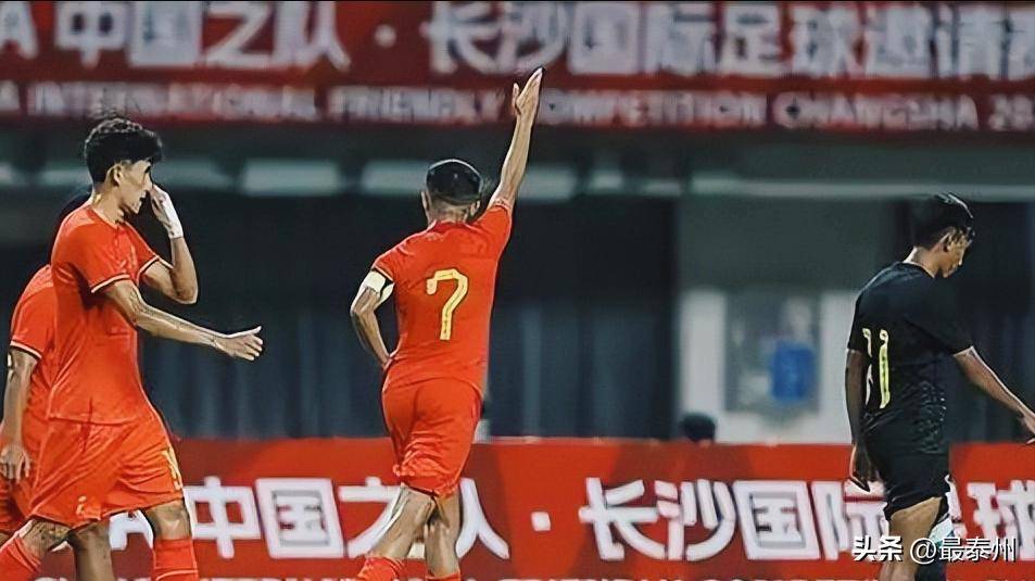 包含球迷貌似赢了！中国足球组织的国际邀请赛结果不太乐观的词条